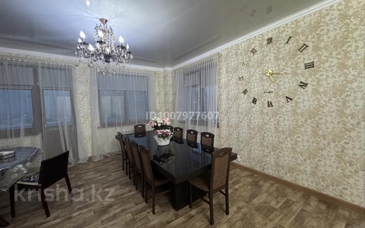 5-комнатная квартира · 206.7 м² · 9/10 этаж, 12 микрорайон — Супер маркет Дина, 51 школа за 52 млн 〒 в Актобе, квартал Авиатор-2 — фото 2