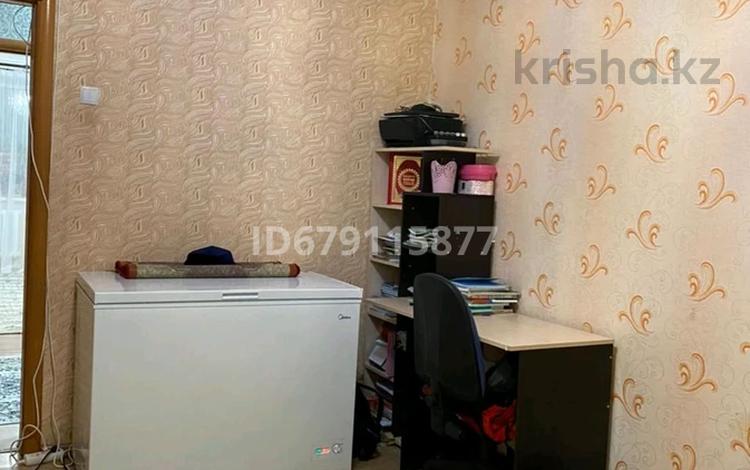 3-комнатная квартира, 59 м², 1/3 этаж, Тусупбекова 21 за 24 млн 〒 в Жезказгане — фото 2