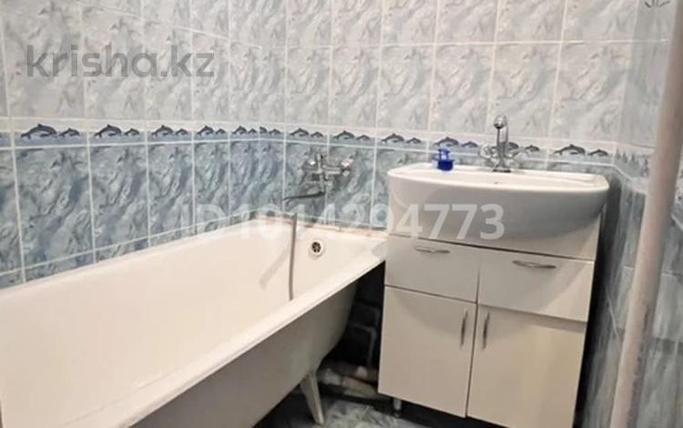 2-комнатная квартира · 43 м² · 2/5 этаж, мкр Юго-Восток, 28й микрорайон 20 за 130 000 ₸ в Караганде, Казыбек би р-н — фото 2