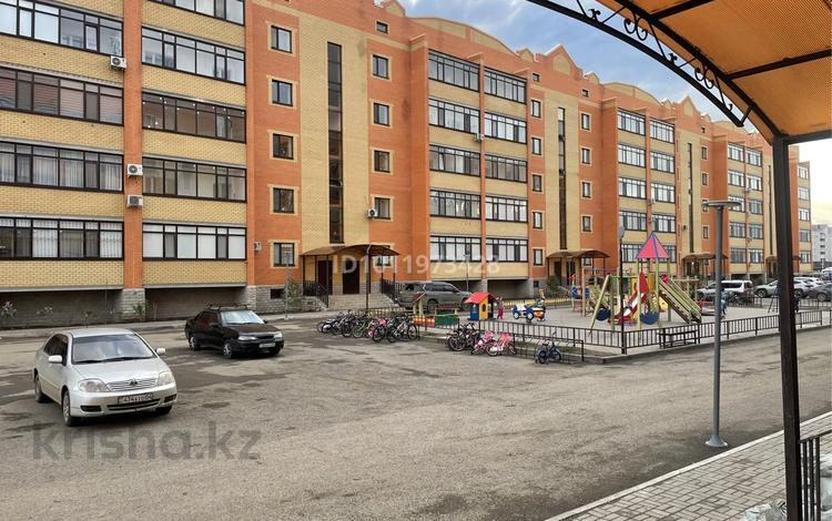 2-бөлмелі пәтер · 74 м² · 2/5 қабат, Мкр. Алтын орда 23Д, бағасы: 30 млн ₸ в Актобе — фото 2