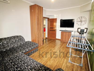 3-бөлмелі пәтер · 70 м² · 1/5 қабат, Назарбаева — Макатаева, бағасы: 380 000 〒 в Алматы, Медеуский р-н