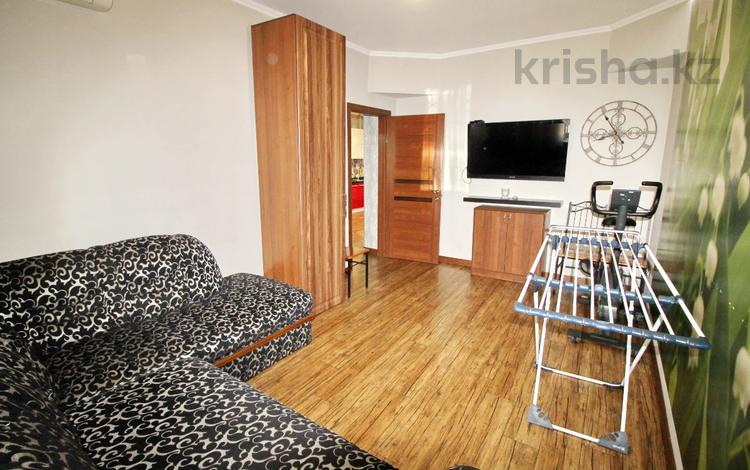 3-комнатная квартира · 70 м² · 1/5 этаж, Назарбаева — Макатаева за 380 000 〒 в Алматы, Медеуский р-н — фото 2