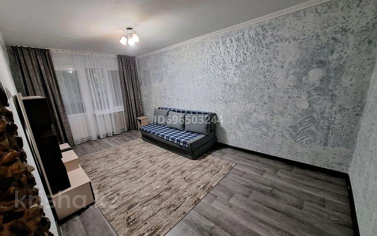 2-комнатная квартира, 43 м², 3/5 этаж помесячно, мкр Аксай-1 19