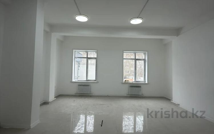 Свободное назначение, офисы, магазины и бутики, склады, салоны красоты, фитнес и спорт, образование, развлечения, конференц-залы, кабинеты и рабочие места, студии · 347 м² за ~ 1.9 млн ₸ в Усть-Каменогорске — фото 2