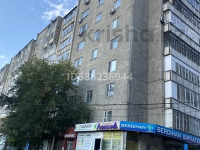 4-бөлмелі пәтер, 86 м², 2/9 қабат, Кабанбай батыр 48 — Возле базар напротив торговый дом Аргымак, бағасы: 38 млн 〒 в Семее