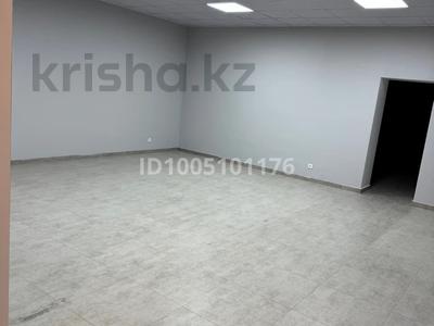 Офисы, магазины и бутики, медцентры и аптеки, конференц-залы, кабинеты и рабочие места · 140 м² за 650 000 〒 в Актобе, мкр. Алтын орда