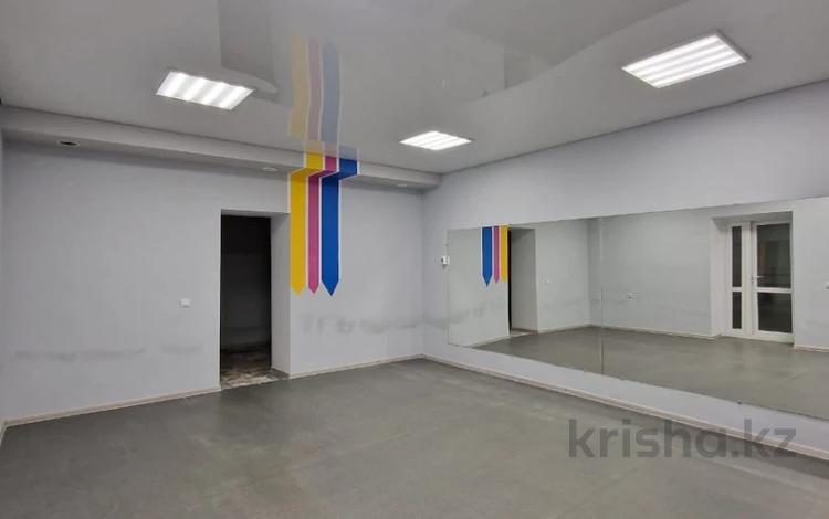 Свободное назначение, офисы, магазины и бутики, склады, общепит, салоны красоты, медцентры и аптеки, образование, развлечения · 155.8 м² за 28 млн ₸ в Актобе, мкр. Алтын орда — фото 2