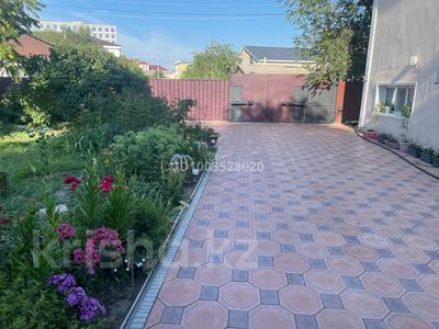 Жеке үй · 7 бөлме · 200 м² · 8 жүзд., Айша-Биби 13, бағасы: 45.5 млн ₸ в Атырау, мкр Жилгородок