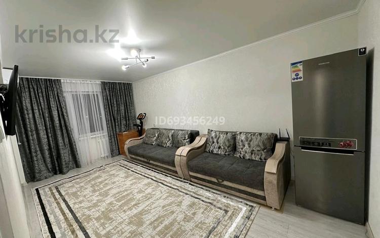 2-комнатная квартира, 45 м², 4/5 этаж посуточно, Сабитовой 23а за 15 000 〒 в Балхаше — фото 2