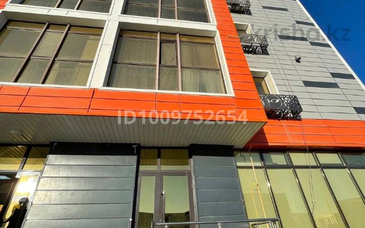 Свободное назначение, офисы, магазины и бутики, общепит, салоны красоты, медцентры и аптеки, образование, развлечения · 185 м² за 170 млн 〒 в Атырау, мкр Нурсая-3 — фото 2