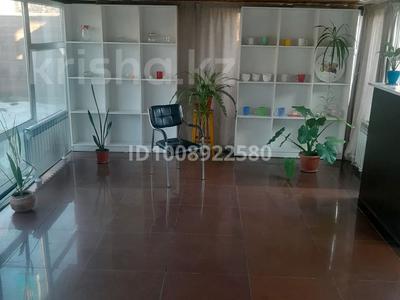 Офисы, салоны красоты, образование, кабинеты и рабочие места · 200 м² за 200 000 ₸ в Есик