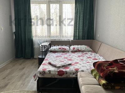 3-комнатная квартира · 70 м² · 1/5 этаж, мкр 5 105 / 1 — Есет батыра / Молдагуловой за 12 000 〒 в Актобе