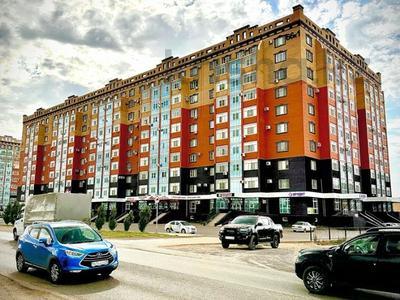 3-комнатная квартира, 106 м², 3/9 этаж, Молдагуловой за 35.9 млн 〒 в Актобе