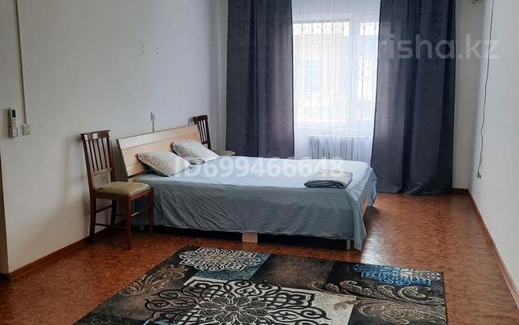 1-комнатная квартира · 57 м², мкр. Алмагуль, Алмагуль за 10 000 ₸ в Атырау — фото 7