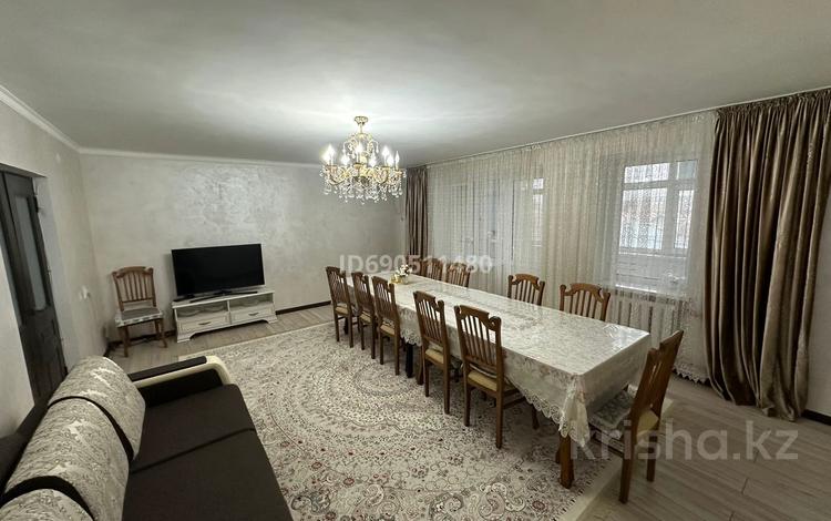 4-комнатная квартира, 90 м², 3/5 этаж, Байтурсынова 3 за 28 млн 〒 в  — фото 2