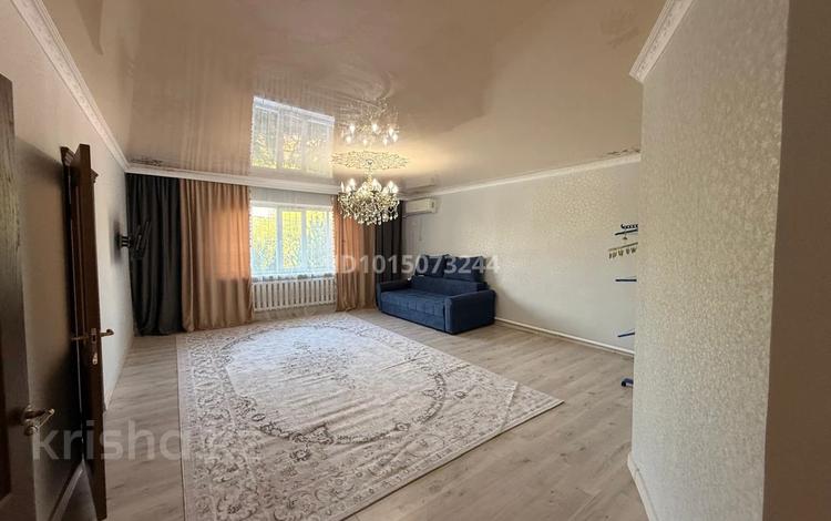 2-комнатная квартира · 80 м², мкр Думан-1 33 за 280 000 ₸ в Алматы, Медеуский р-н — фото 2
