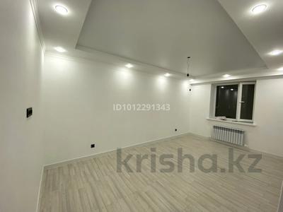 1-комнатная квартира · 43 м² · 3/5 этаж, мкр. Алтын орда — Апорт,103,дару дент,3,46,40автобустар журеди.полы ламинат. за 140 000 ₸ в Актобе