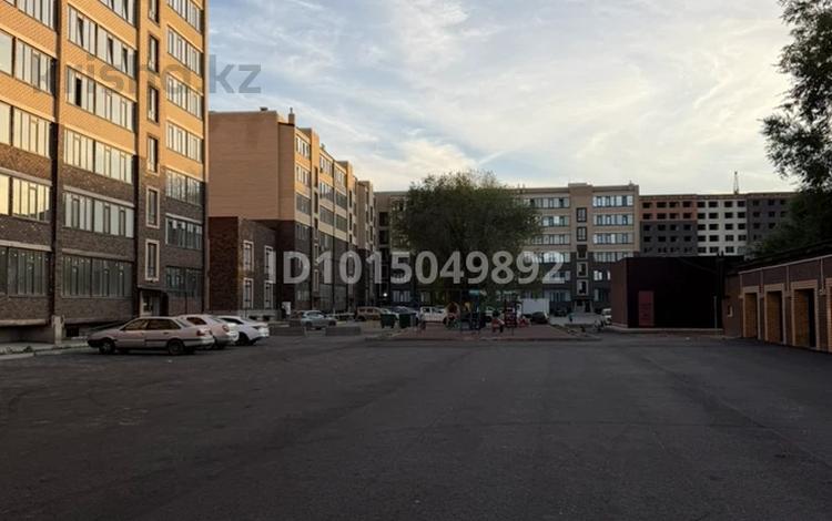 2-бөлмелі пәтер · 67 м² · 8/9 қабат, Желтоксан 1В — Рынок караван, бағасы: 23 млн ₸ в Уральске — фото 2
