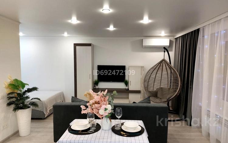 1-комнатная квартира · 46 м² · 3/9 этаж, Курмангазы 154 за 18 000 ₸ в Уральске, мкр Школьник — фото 2
