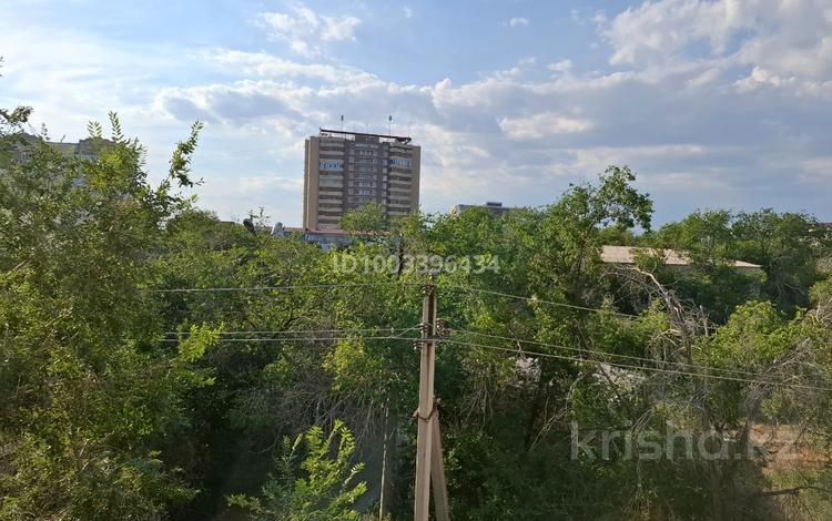 4-бөлмелі пәтер · 60 м² · 3/5 қабат, мкр Центральный, АЗАТТЫК 99 а, бағасы: 18 млн ₸ в Атырау — фото 2
