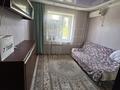 2-комнатная квартира · 54 м² · 5 этаж, мкр Кунаева — Сдается уютная 2-комнатная квартира на длительный срок. Квартира полностью меблирована и готова к проживанию. Имеется кондиционер, стиральная машина, холодильник, кухонный гарнитур и вся необходимая бытовая техника. Дом расположен в очень удобном районе. В шаговой доступности находятся остановки общественного транспорта, рынок «Жеңіс», лицей №28, гимназия №44, Халык Банк, «Жайық Самалы», торговый центр Asia Mall, магазины, аптеки и другие объекты необходимой инфраструктуры. Квартира чистая, светлая и теплая. Подойдет для студентов и друзей, желающих проживать вместе. за 150 000 ₸ в Уральске — фото 2