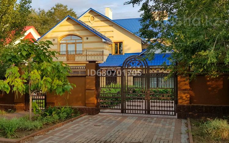 7-комнатный дом помесячно, 353 м², 10 сот., Квартал Авиагородок 2 за 1 млн 〒 в Актобе, мкр Авиагородок — фото 2