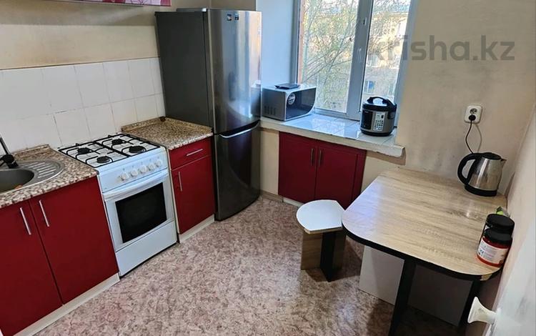 1-комнатная квартира, 35 м², 5/5 этаж помесячно, Алиханова 28/1 — Гоголя, вечный огонь за 110 000 〒 в Караганде, Казыбек би р-н — фото 4