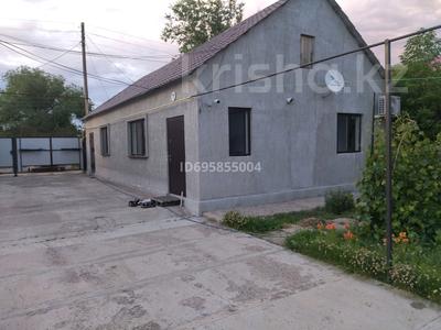 Отдельный дом · 2 комнаты · 80 м² · 7.5 сот., Хиуаз Доспанова — Возле Интертич за 32 млн 〒 в Аксае