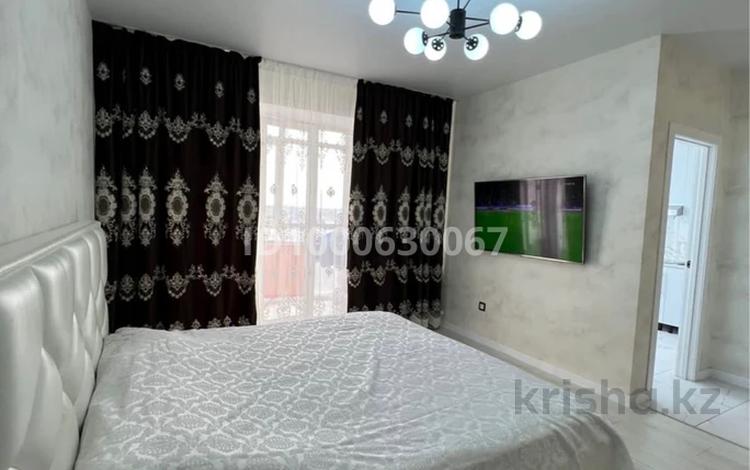 1-комнатная квартира · 60 м² · 2/4 этаж, Абая 44 — Старый болашак, площадь, универсам, жд вокзал за 12 000 ₸ в  — фото 2