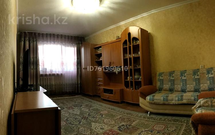 3-комнатная квартира · 63 м² · 2/5 этаж, Майкудук, Майкудук, 16й микрорайон за 15.5 млн ₸ в Караганде, Алихана Бокейханова р-н — фото 2