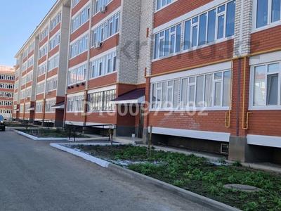 Пәтерлер в Западно-Казахстанской обл.: 2-бөлмелі пәтер · 58 м² · 4/5 қабат, Кеменгер 49/2 — 10 мкр, бағасы: 22.8 млн 〒 2-бөлмелі пәтер · 58 м² · 4/5 қабат, Кеменгер 49/2 — 10 мкр, бағасы: 22.8 млн 〒 в Уральске