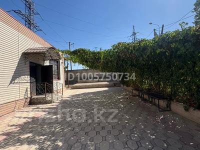 Свободное назначение, офисы, склады, салоны красоты, фитнес и спорт, медцентры и аптеки, образование, развлечения, конференц-залы, кабинеты и рабочие места, студии · 250 м² за 700 000 〒 в Шымкенте, Аль-Фарабийский р-н