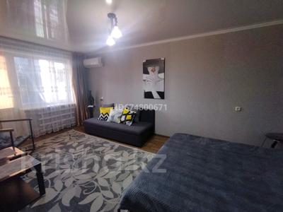 1-бөлмелі пәтер, 33 м², 5/5 қабат тәулігіне, Абая 40, бағасы: 9 000 〒 в Петропавловске