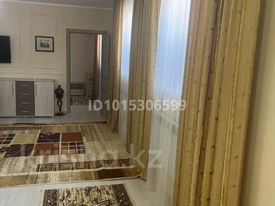 2-комнатная квартира · 65 м² · 1/1 этаж, Азаттык 74/2 — Карымсакова за 200 000 ₸ в Атырау, мкр Жилгородок