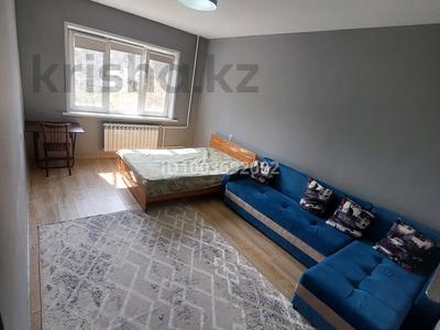 1-комнатная квартира · 42 м² · 2/8 этаж, мкр Орбита-3 5 — Мешiттен томен за 15 000 ₸ в Алматы, Бостандыкский р-н