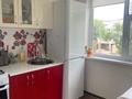 1-комнатная квартира · 32 м² · 4/5 этаж, Курмангазы 175 — Над торговым комплексом Урал за 12 000 ₸ в Уральске, мкр Школьник — фото 5