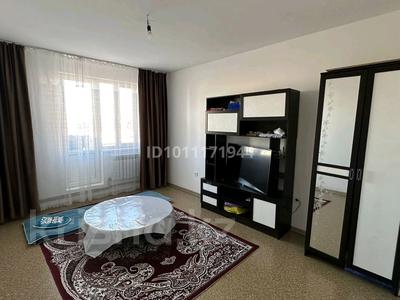 3-бөлмелі пәтер · 85 м² · 2/5 қабат, Ұлы дала 47/5, бағасы: 130 000 〒 в Таразе