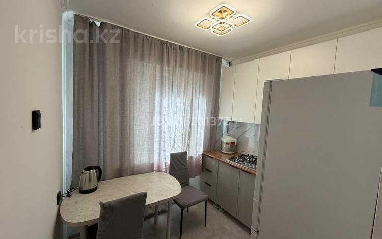 3-комнатная квартира · 61 м² · 1/4 этаж, 2 мкр 10 — 2 мкр 10 дом 1 этаж за 250 000 ₸ в Конаеве — фото 2