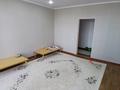 2-бөлмелі пәтер · 70 м² · 7/9 қабат, Курмангазы 198 — Курмангазы 198, бағасы: 150 000 ₸ в Уральске, мкр Школьник — фото 3