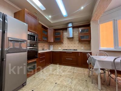 3-бөлмелі пәтер, 90 м², 2/10 қабат ай сайын, Кенесары хана 54, бағасы: 390 000 〒 в Алматы, Наурызбайский р-н