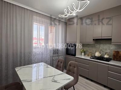 2-бөлмелі пәтер · 64 м² · 5/5 қабат, Зачаганск пгт ш/а. 81 — Монкеулы 81, бағасы: ~ 23 млн ₸ в Уральске, мкр. Зачаганск пгт