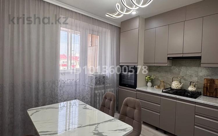2-бөлмелі пәтер · 64 м² · 5/5 қабат, Зачаганск пгт ш/а. 81 — Монкеулы 81, бағасы: ~ 23 млн ₸ в Уральске, мкр. Зачаганск пгт — фото 2