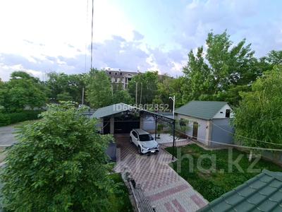 Жеке үй · 5 бөлме · 260 м² · 9 жүзд., Кіші Самал ш/а, Рыскулбеков 39 — Жандосова, бағасы: 200 млн ₸ в Шымкенте, Туран р-н