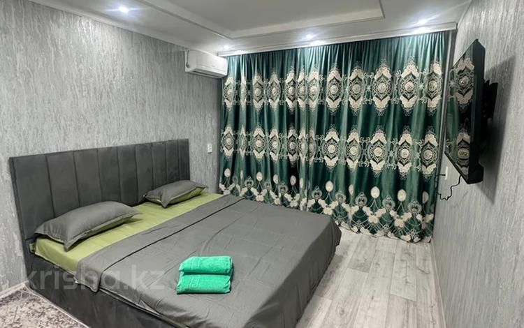 1-комнатная квартира · 36 м² · 2/5 этаж, Ондасынова 1 мкр Самал 10а — Самал мкр, школа Ататурк за 10 000 〒 в Туркестане — фото 2