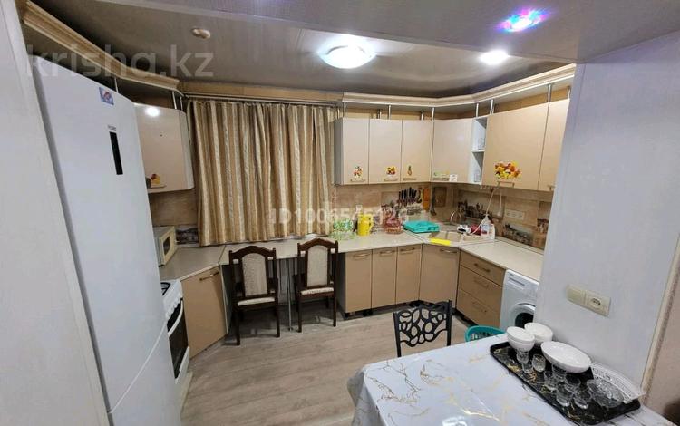 3-комнатная квартира · 63 м² · 1/5 этаж, Микрорайон 5 2аб — Магазин Ассорти за 300 000 ₸ в  — фото 2