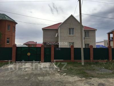 Отдельный дом · 5 комнат · 221 м² · 10 сот., мкр Жеруйык, Зулхарная гумарова 13 за 55 млн 〒 в Атырау