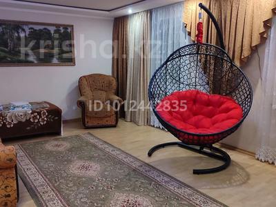 3-бөлмелі пәтер · 90 м² · 2/10 қабат, мкр Строитель — Aлтындар, бағасы: 250 000 ₸ в Уральске