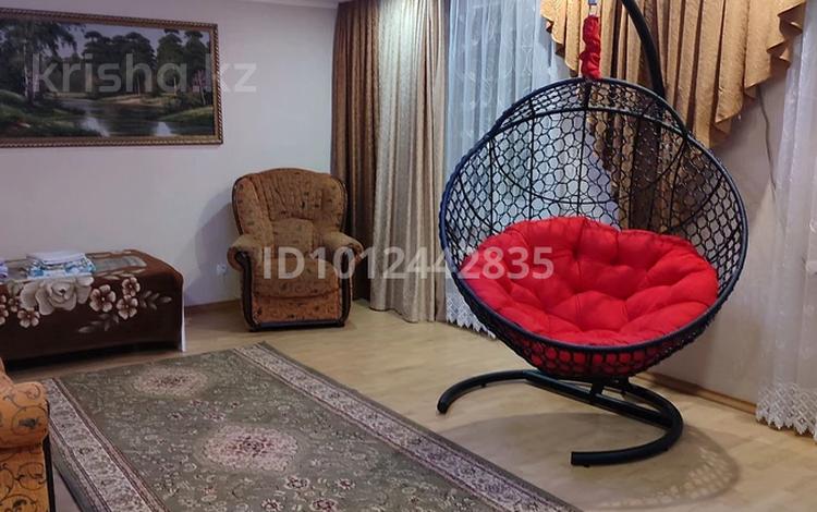 3-бөлмелі пәтер · 90 м² · 2/10 қабат, мкр Строитель — Aлтындар, бағасы: 250 000 ₸ в Уральске — фото 2