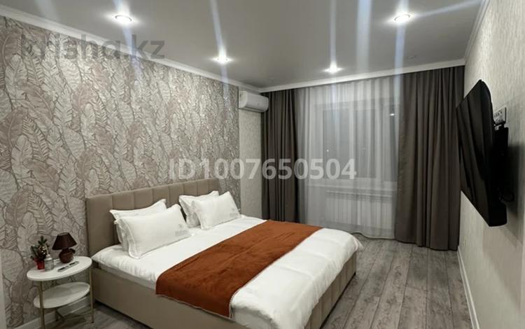 1-комнатная квартира · 50 м² · 6/9 этаж, Проспект Абая 244 за 15 000 〒 в Уральске — фото 2