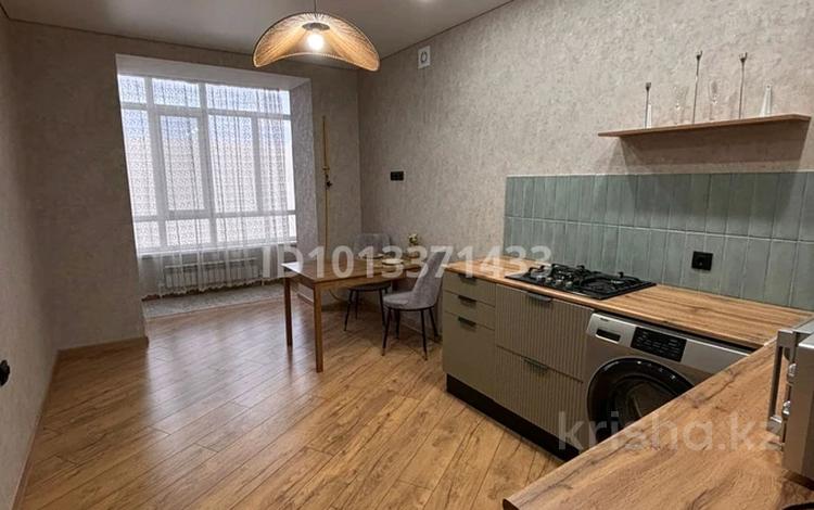 1-бөлмелі пәтер · 50 м² · 3/9 қабат, Жеңіс ш/а, Кеменгер стр.41Б, бағасы: 24 млн ₸ в Уральске, мкр Женис — фото 2